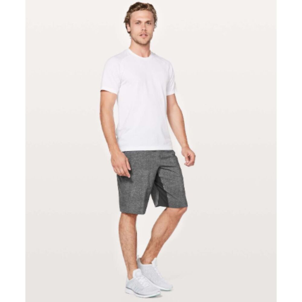 Lululemon T.H.E. Short Linerless 11" Mens S Gray Lightweight Train Quick Dry